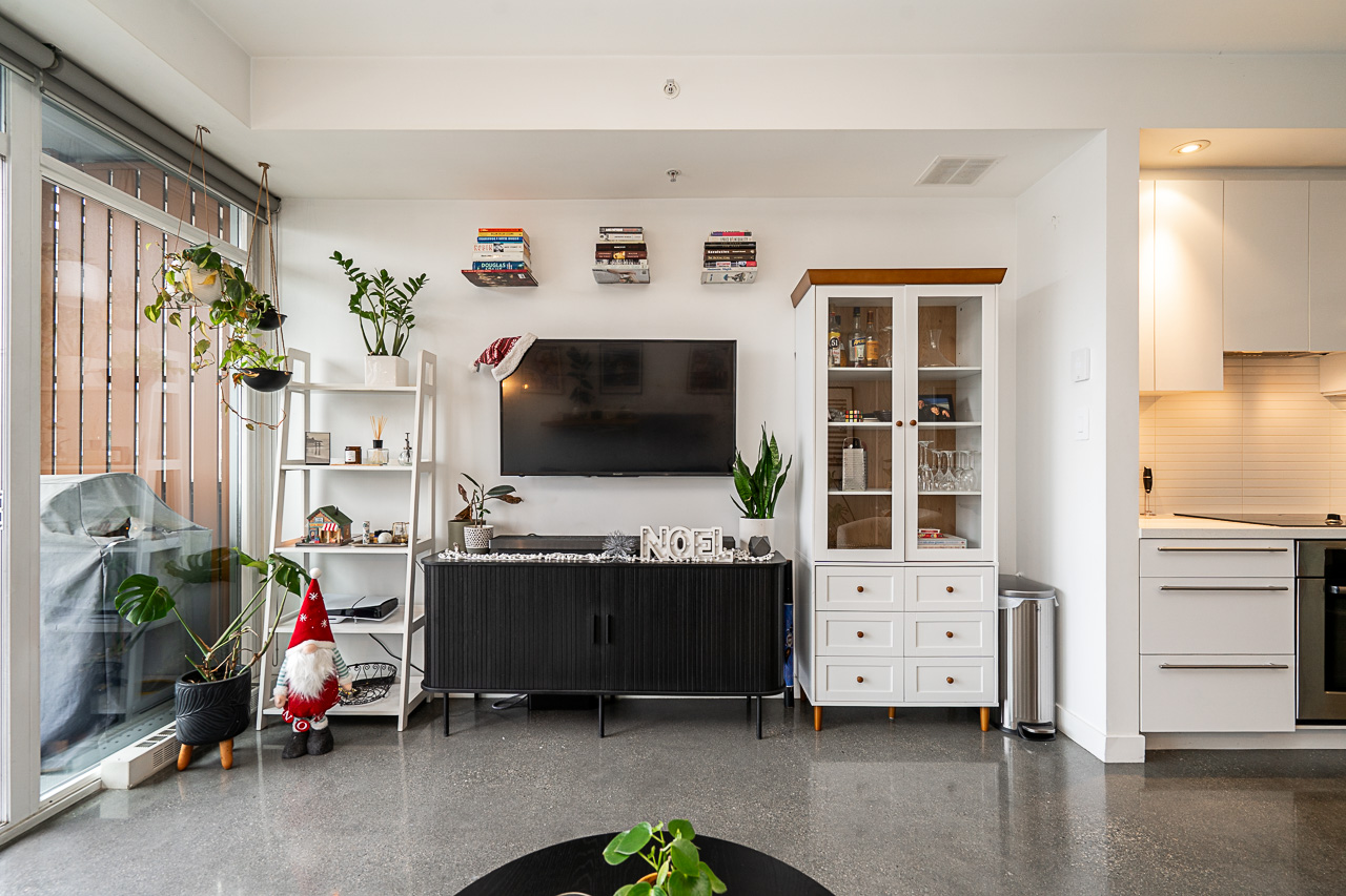 #417 – 256 E. 2nd Avenue